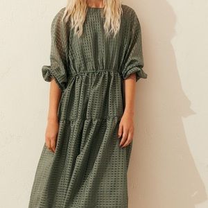 EUC: H&M Jacquard-Weave Midi Dress